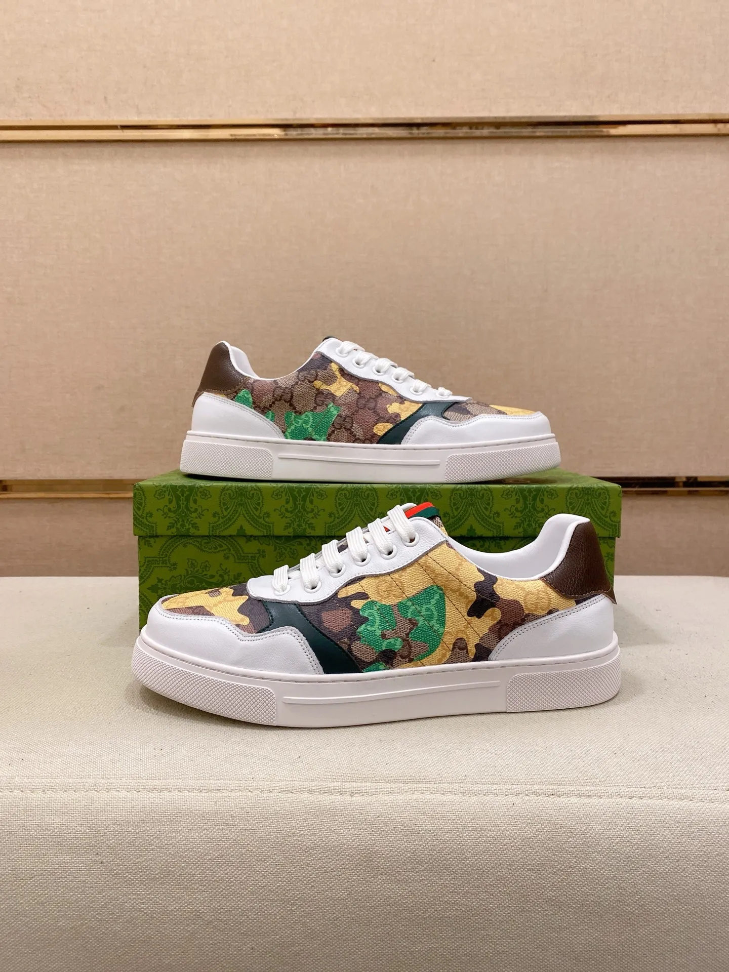Ex-factory price 380💰【Gucci】Gucci men’s latest series of casual shoes! The official website is built 1:1. The upper is made of imported high-quality cowhide, and the lining is made of high-quality sheepskin, which is soft and comfortable. Picky selection of materials and exquisite workmanship give you the best enjoyment. Number of yards: 38-44 yards.